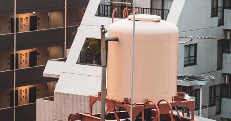 Instalar tanques de agua elevados